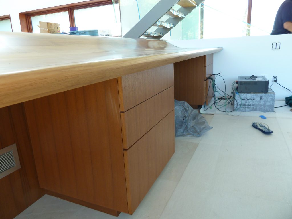 The making of a unique, seamless floor to workdesk curved countertop
